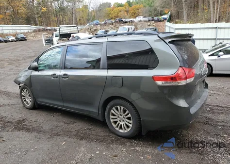 2013 Toyota Sienna Xle z USA, uszkodzony, nr VIN 5TDYK3DC5DS350956
